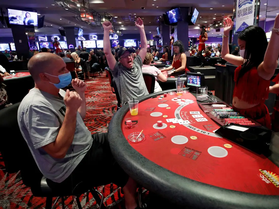 Top 10 Reasons to Play at Online Casinos